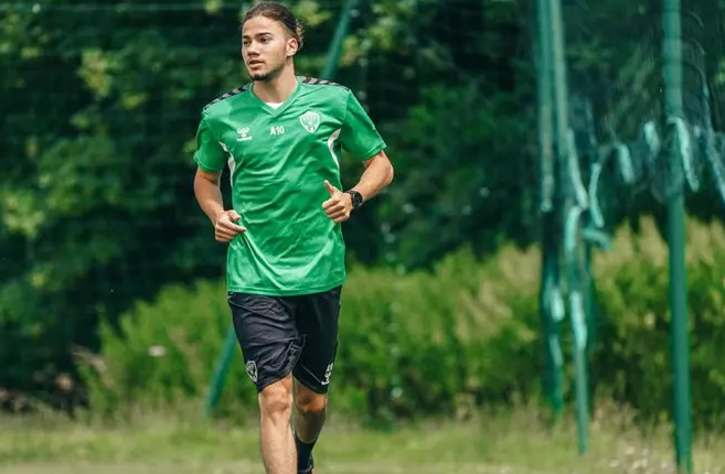 مأساة في فرنسا.. وفاة لاعب هربا من الحر
