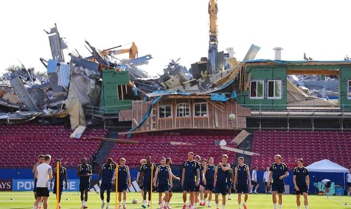 انهيار مدرج خلال تدريب السويد بمونديال 2026 دون إصابات