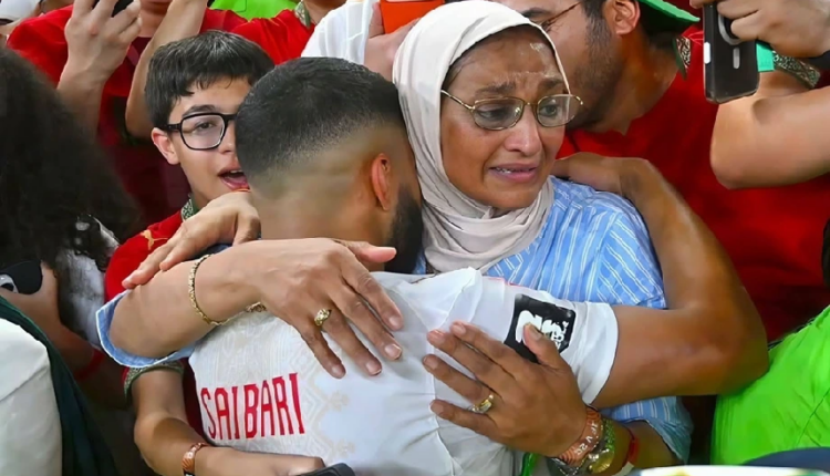 بكلمات مؤثرة.. إسماعيل الصيباري يشكر والدته ويروي معاناته في الطفولة