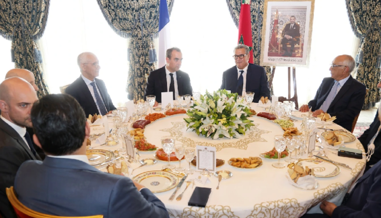 جلالة الملك يقيم مأدبة غداء على شرف الوزير الأول الفرنسي والوفد المرافق له ترأسها أخنوش
